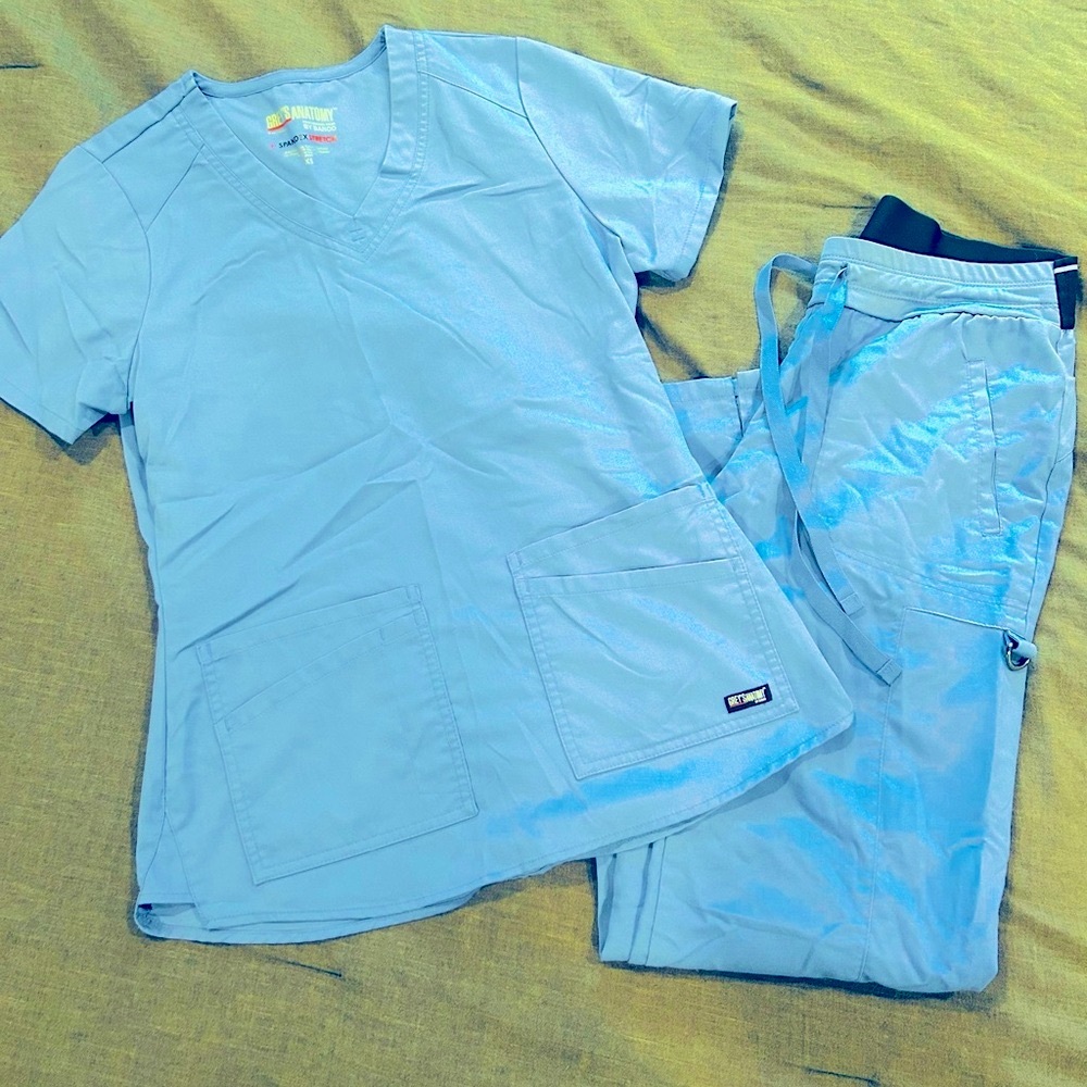Greys Anatomy women’s Scrubs, Ceil Blue
size: XS top, bottoms: XS petite (short)